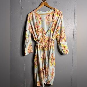 Floral robe in beautiful spring colors.